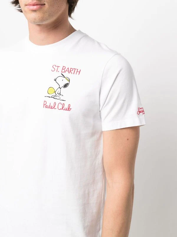 ( Neue Saison ) MC2 Saint Barth 00796B EMB SNOOPY PADEL 01N X Peanuts™ Snoopy Padel Club T-Shirt Herren 7 ( Neue Saison ) MC2 Saint Barth 00796B EMB SNOOPY PADEL 01N X Peanuts™ Snoopy Padel Club T-Shirt Herren – Bild 5